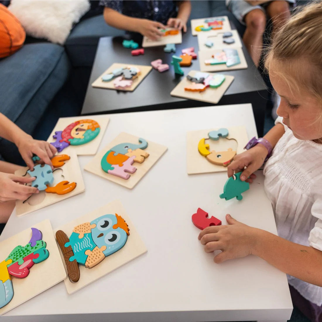 6 drewnianych puzzli Montessori – Autka (6+ miesięcy)