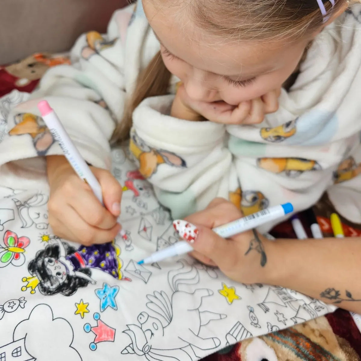 Dwuczęściowa piżama dziecięca „Pokoloruj mnie” – Księżniczki i jednorożce (4+ lata)