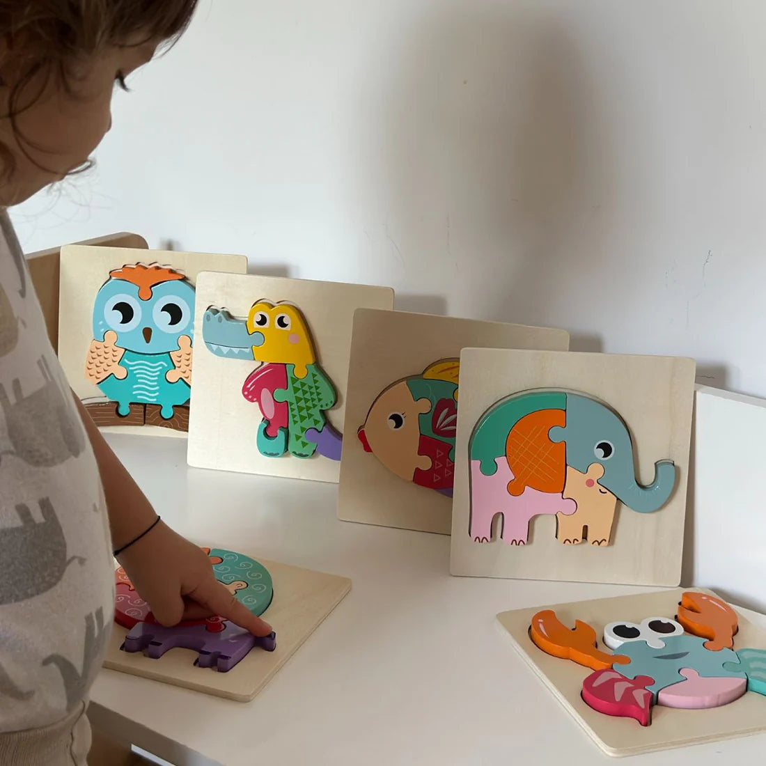 6 drewnianych puzzli Montessori – Autka (6+ miesięcy)