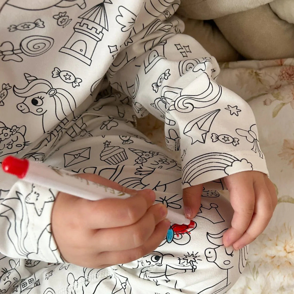 Dwuczęściowa piżama dziecięca „Pokoloruj mnie” – Księżniczki i jednorożce (4+ lata)