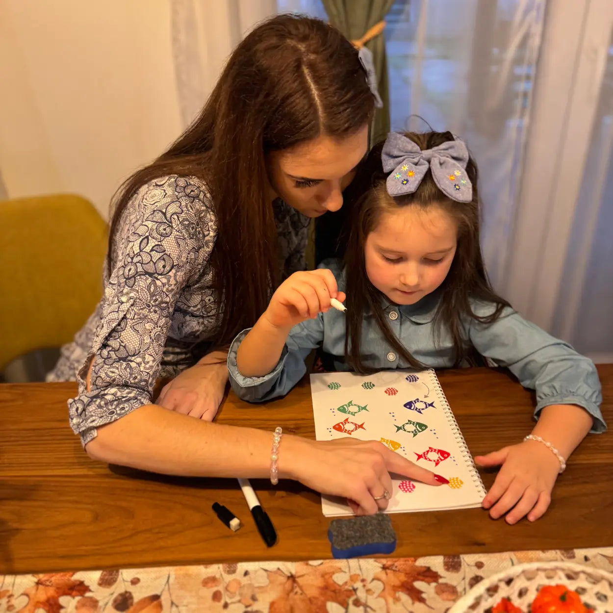 Curious Child: Zeszyt Montessori kolorów i kształtów (5+ lat)