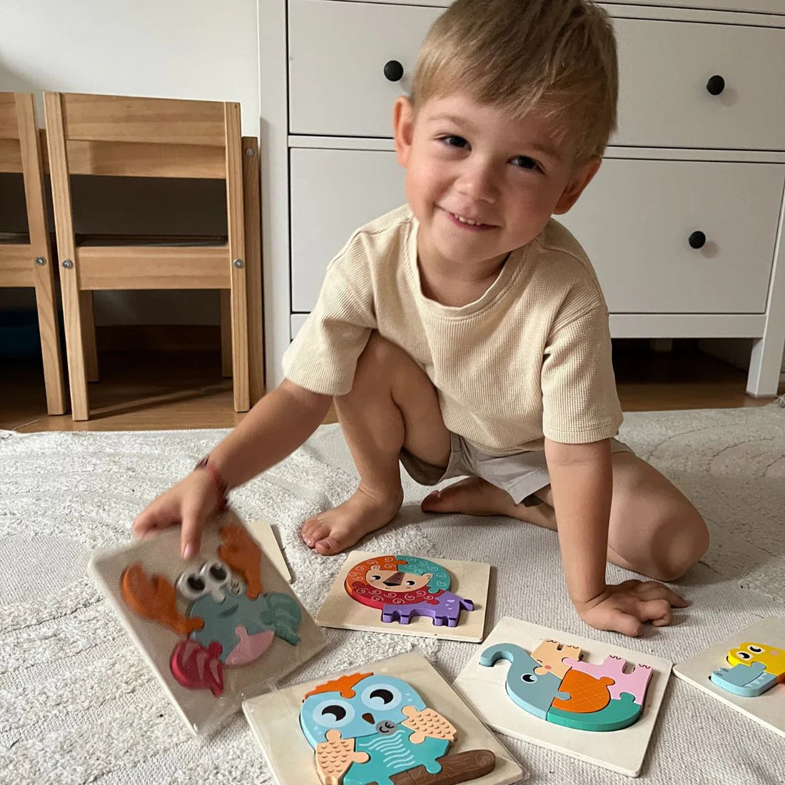 6 drewnianych puzzli Montessori – Autka (6+ miesięcy)