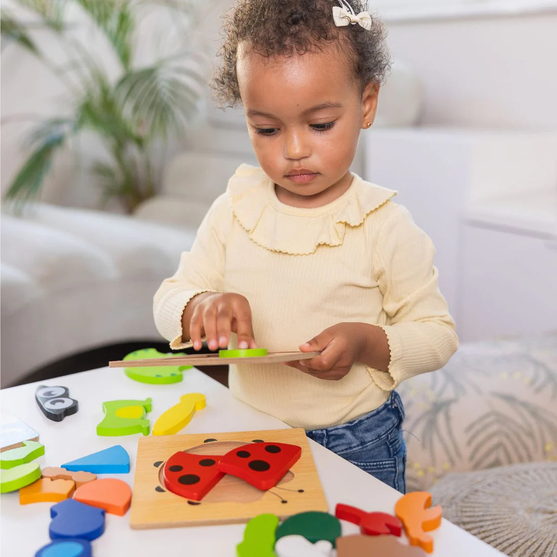 6 drewnianych puzzli Montessori – Autka (6+ miesięcy)