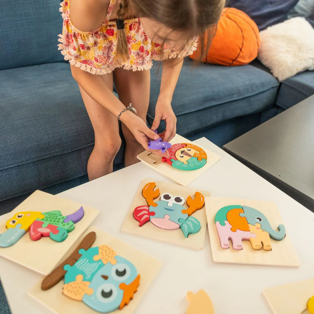 6 drewnianych puzzli Montessori – Autka (6+ miesięcy)