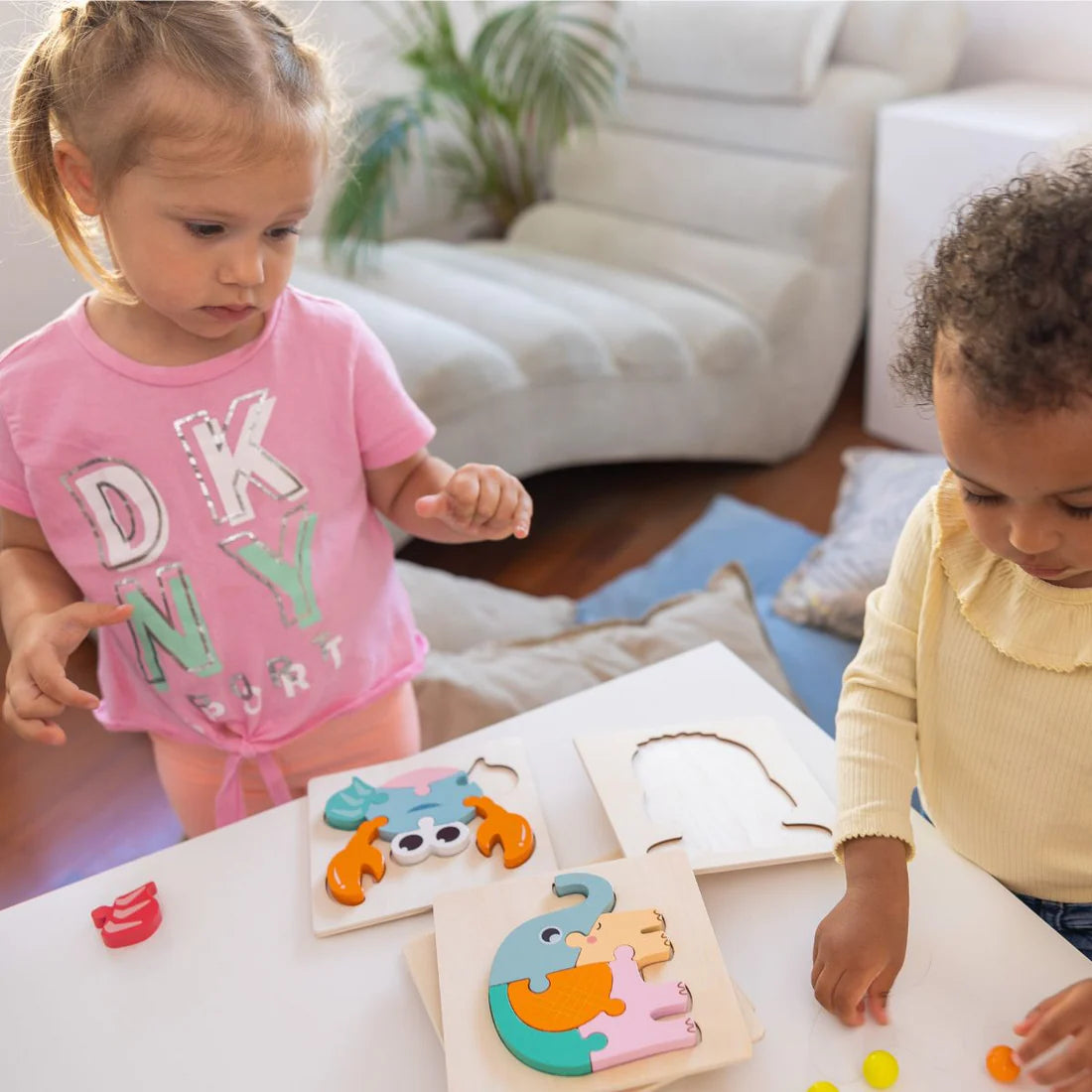 6 drewnianych puzzli Montessori – Autka (6+ miesięcy)