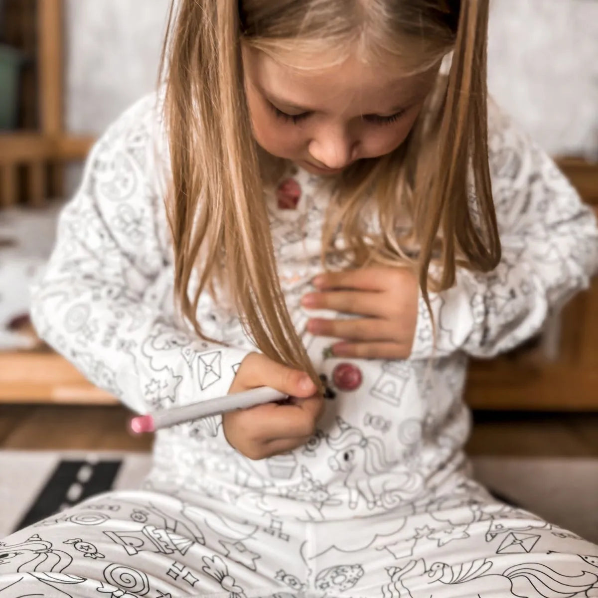 Dwuczęściowa piżama dziecięca „Pokoloruj mnie” – Księżniczki i jednorożce (4+ lata)