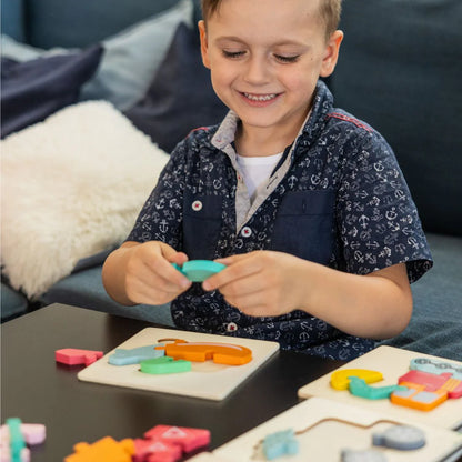 6 drewnianych puzzli Montessori – Autka (6+ miesięcy)
