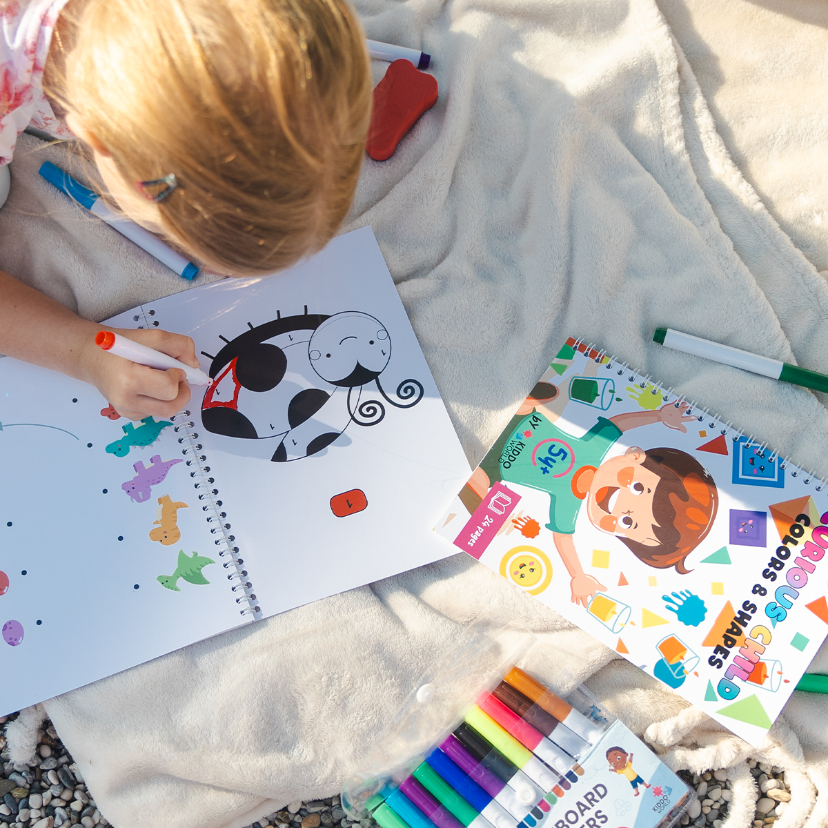 Curious Child: Zeszyt Montessori kolorów i kształtów (5+ lat)