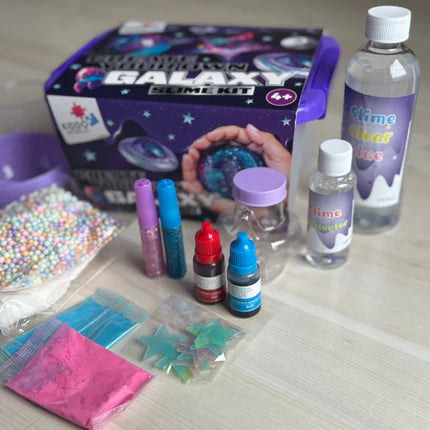 Galaxy Slime – stwórz błyszczący kosmiczny slime, który świeci w ciemności! (4+ lata)